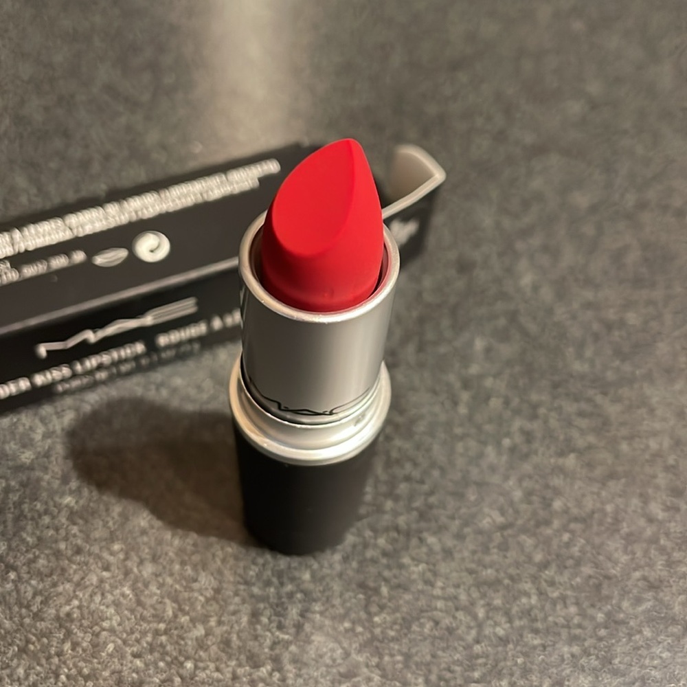 MAC Powder Kiss lipstick, Werk Werk Werk. - Picture 2 of 6